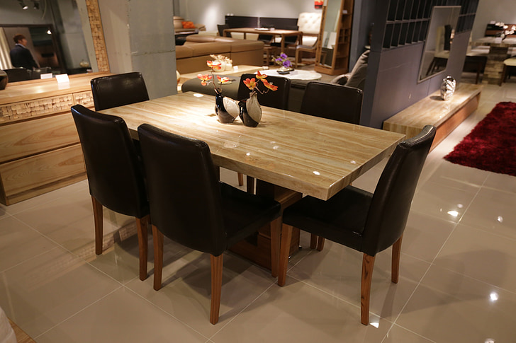 Dining round or square table