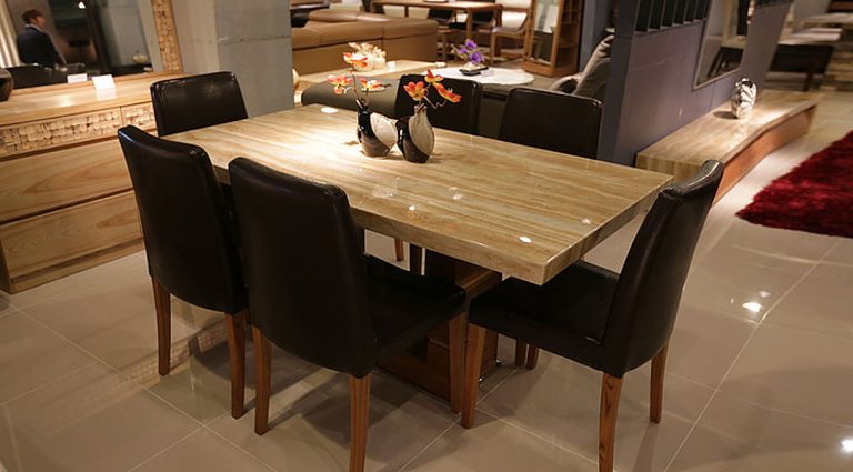 Round or rectangular dining table? Which is best for your space?